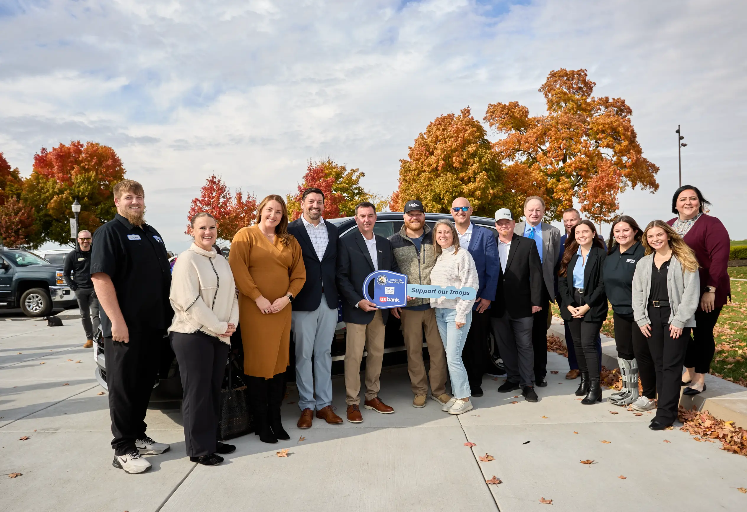 Oakes Kia Honors U.S. Marine Corps Corporal Chad Ohmer with a Payment-Free 2025 Kia Telluride